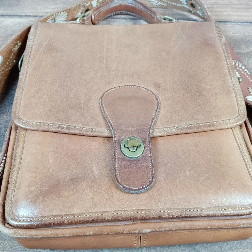 Vintage Coach Purse clasp brown messenger bag with handle and flower stap5942